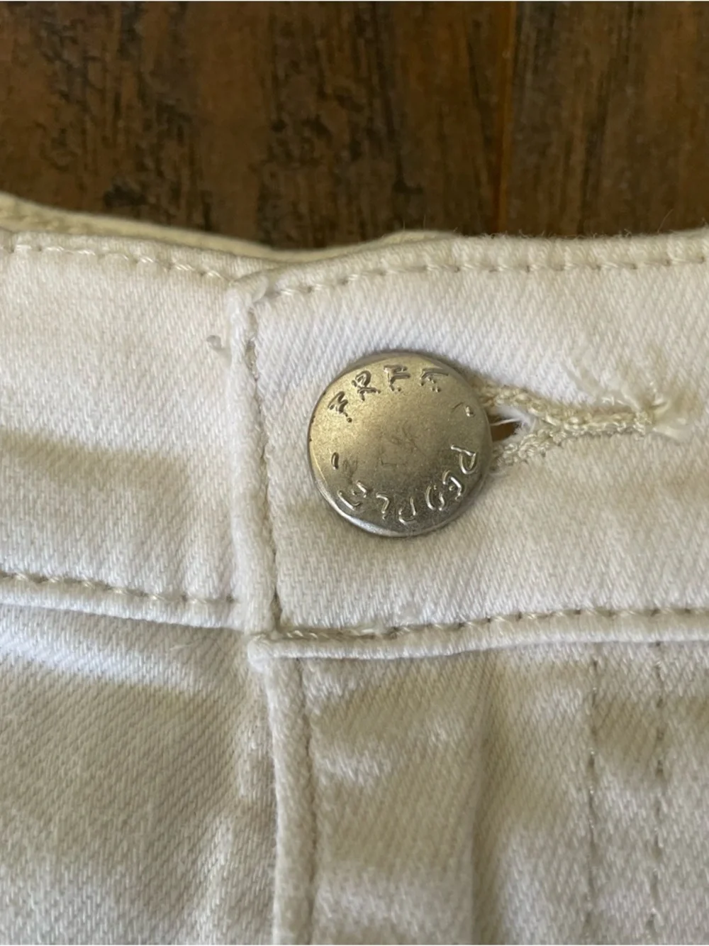 Free People Jeans‎ Women’s Size 27 White Frayed Hem. 61855-16515125
